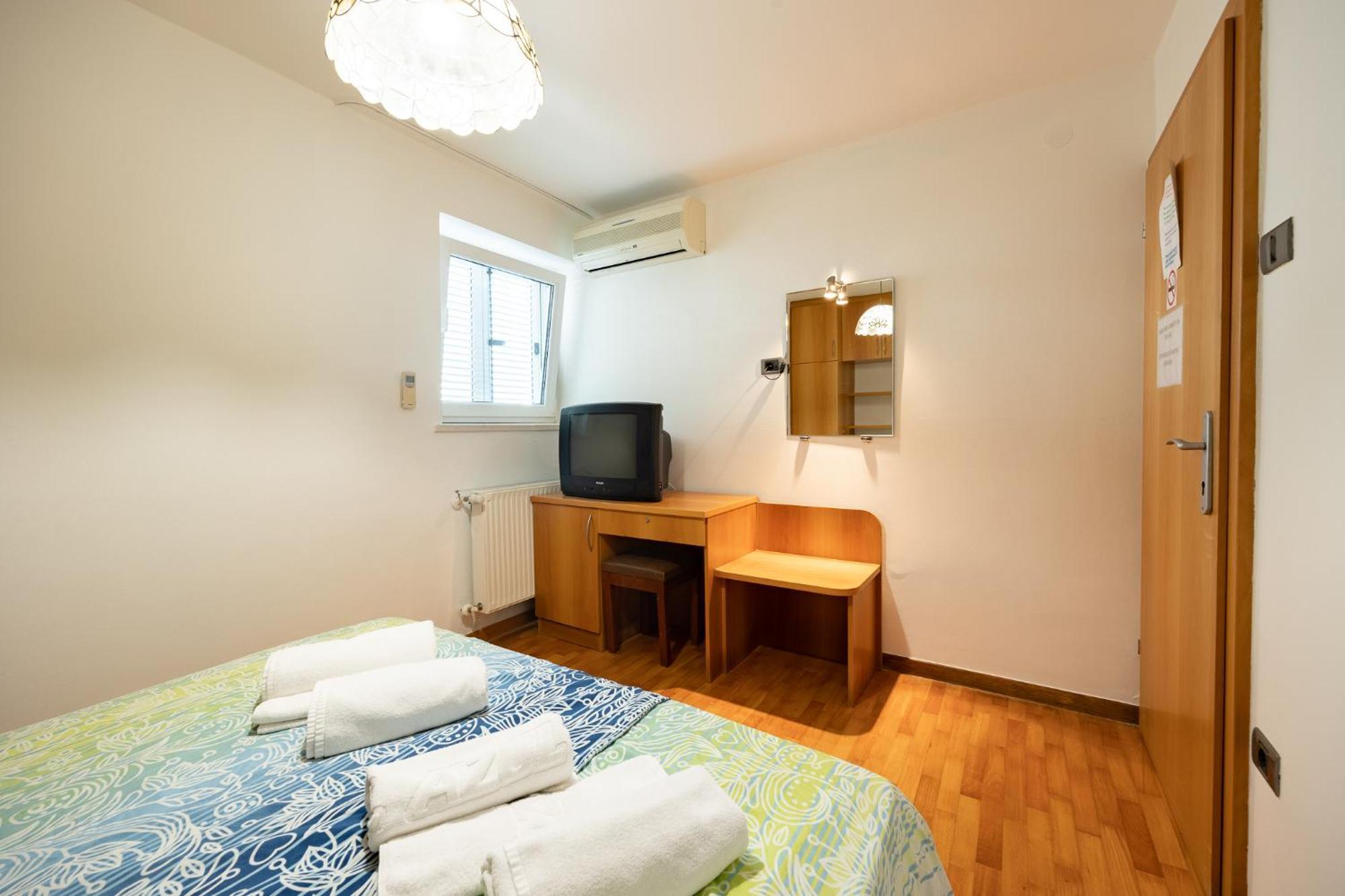 בפורטורוז Old Road Rooms And Apartments With Pool מראה חיצוני תמונה